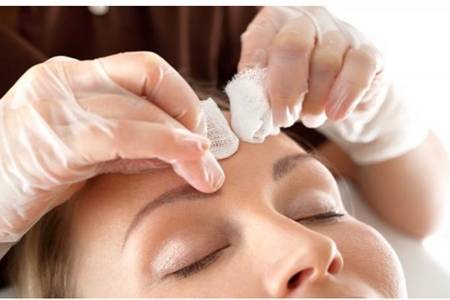 女生额头长痘痘是什么原因,女生额头长痘痘是什么征兆