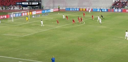 中国男足2-1泰国武磊贺炜,国足2-2战平新加坡武磊vs哈兰德