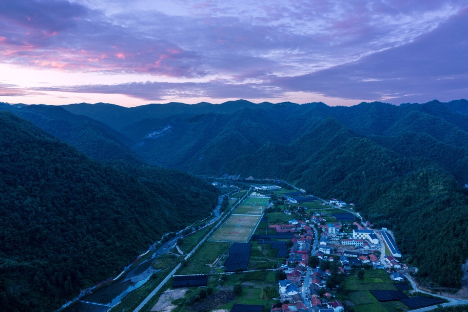 秦岭深处特色餐厅,秦岭山下100米食堂