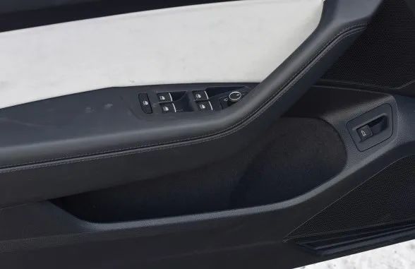 汽车专用雨伞,汽车内哪里适合放雨伞