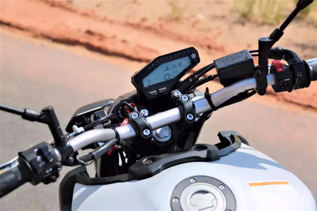 90马力老外雅马哈mt09测评,雅马哈扭力大师mt09新版