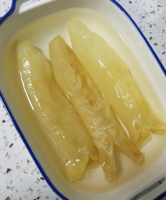 当归黄芪乌鸡补气血养生汤,当归党参黄芪花胶乌鸡汤做法