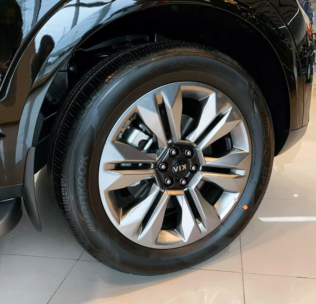 越野性能媲美丰田霸道，新款起亚霸锐实车，搭3.0T+全时四驱