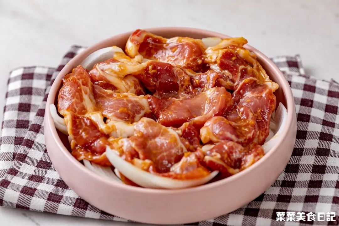 上班族午饭微波炉加热,微波炉解决一日三餐