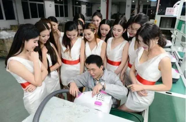 富士康招聘普工一般工资多少,富士康电子厂的工资待遇