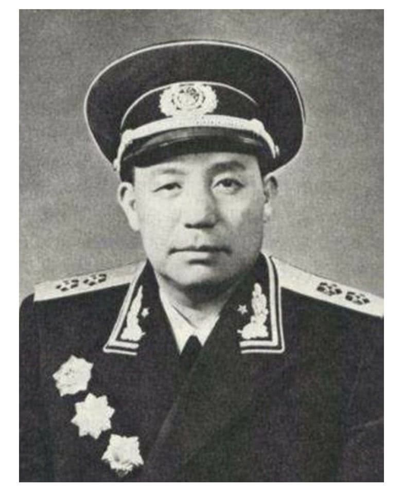 朝鲜战场上，志愿军战士违令向美军的飞机开枪，彭德怀：给予嘉奖