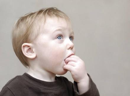 7岁男孩低烧不退,五岁男孩一直低烧不退是什么原因