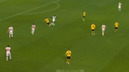 斯卡洛尼吼乌帕梅卡诺,乌帕梅卡诺破单刀