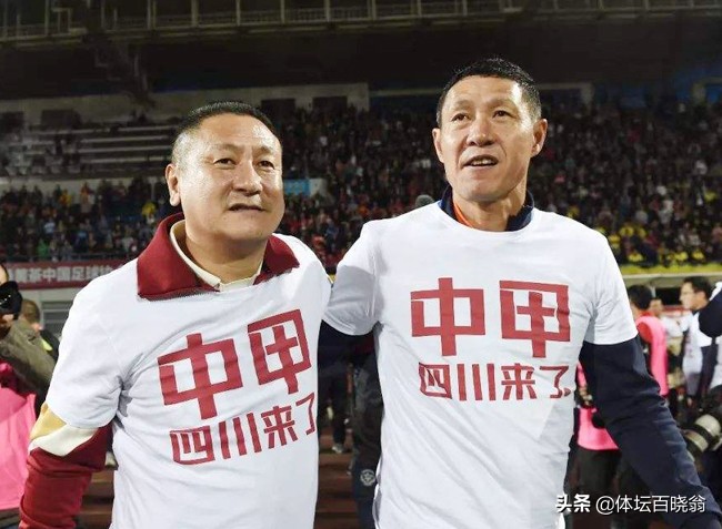 他曾大方承认改过年龄，代表国足创历史，意甲队友管他叫“爷爷”