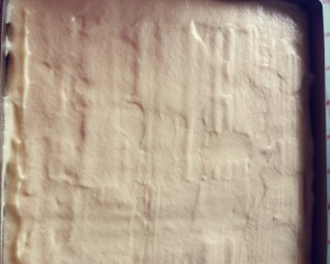 这届年轻人太拼了！想吃块蛋糕得请人代排队，明明会打鸡蛋就能做