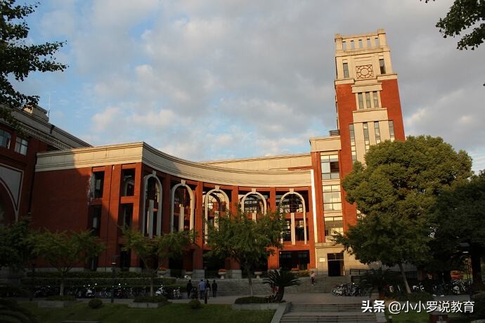 我国这所大学是法学教育的东方明珠，由9所院校的3个系合并成立