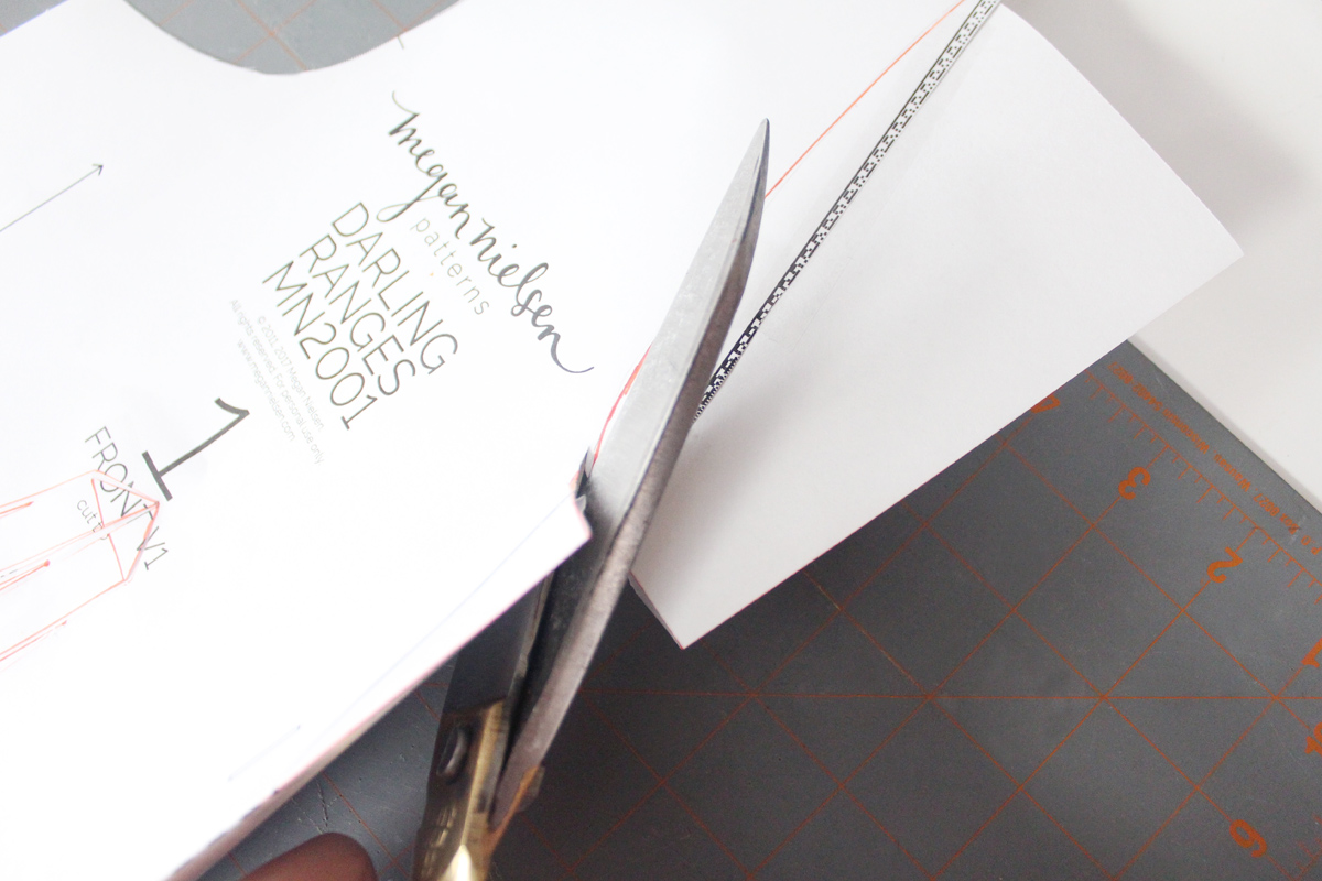 一字连衣裙领口大了怎么改小窍门,裙子的领口大怎么更改好看