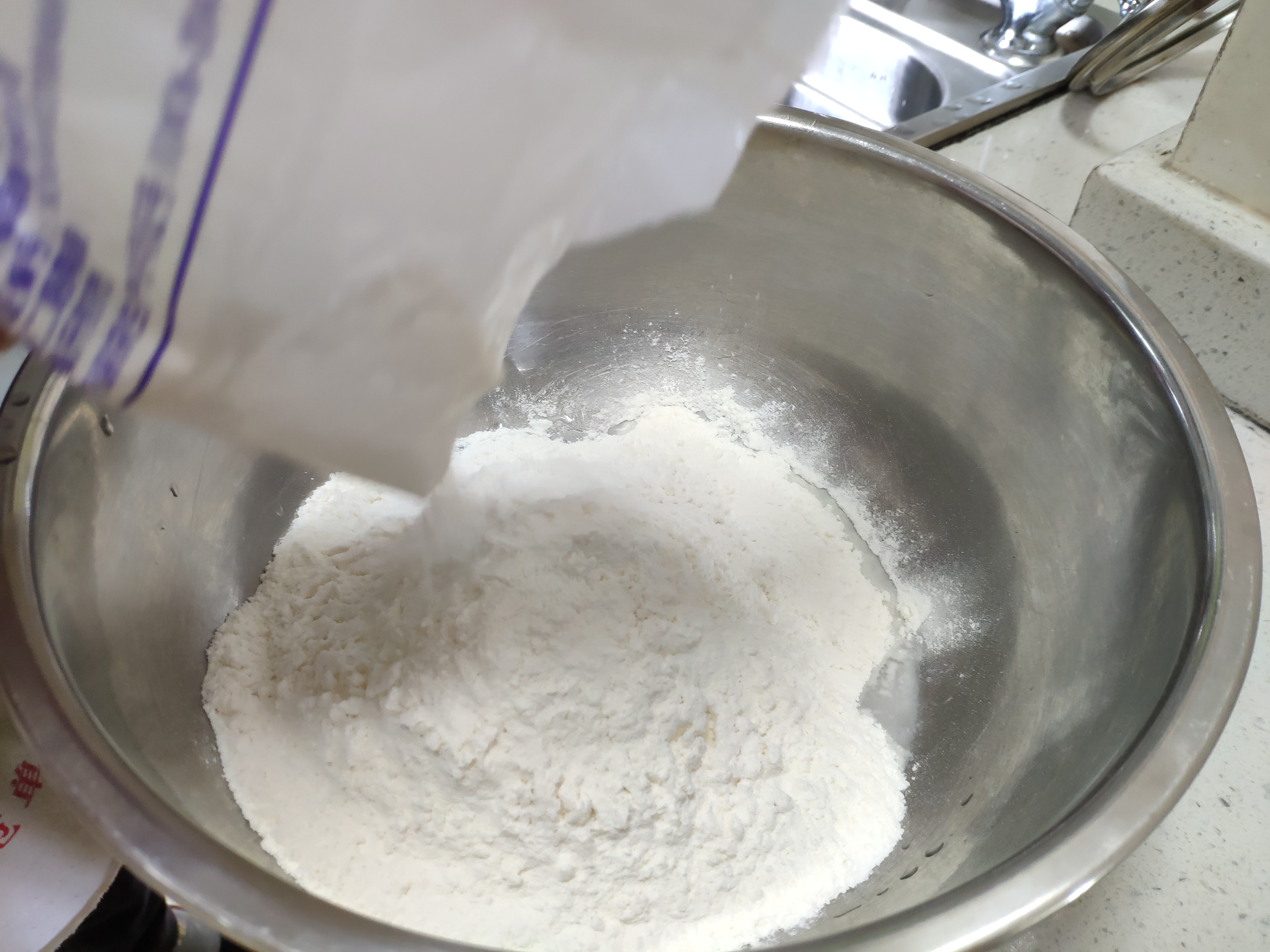 电动打蛋器做凉皮视频教学,用小苏打怎么做凉皮窍门