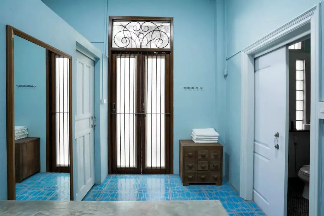 曼谷|瓷砖大佬做出的民宿，真是亮瞎眼