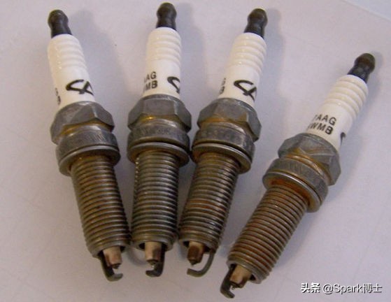 火花塞能不能用白醋清洗？火花塞进水会怎么样？