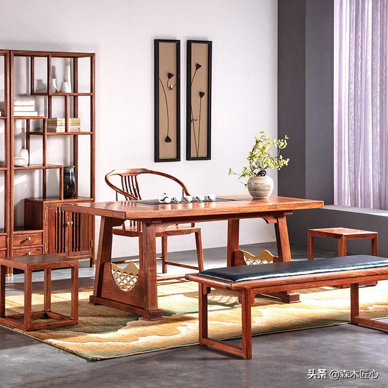 呷一口生活中的庄重，在袅袅的茶香里，沉淀世间百态