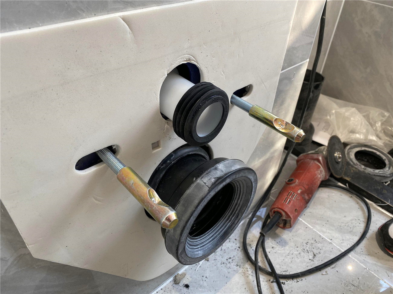 自己独立安装壁挂马桶遇到的那些坑！！！从水电开始就踩坑