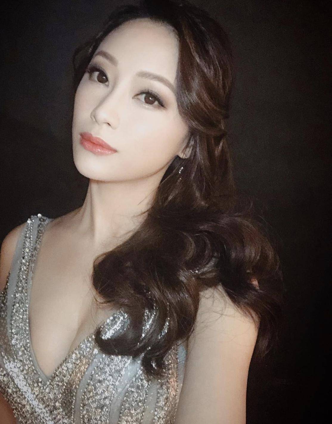 43岁tvb前甜美女星罕见露面,tvb女明星身材