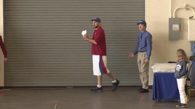 纸飞机能飞到9000多米折法,折可以打破吉尼斯纪录的纸飞机