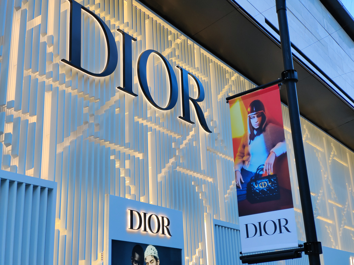 iqoo8燃色配色带壳,iqoo8燃变色