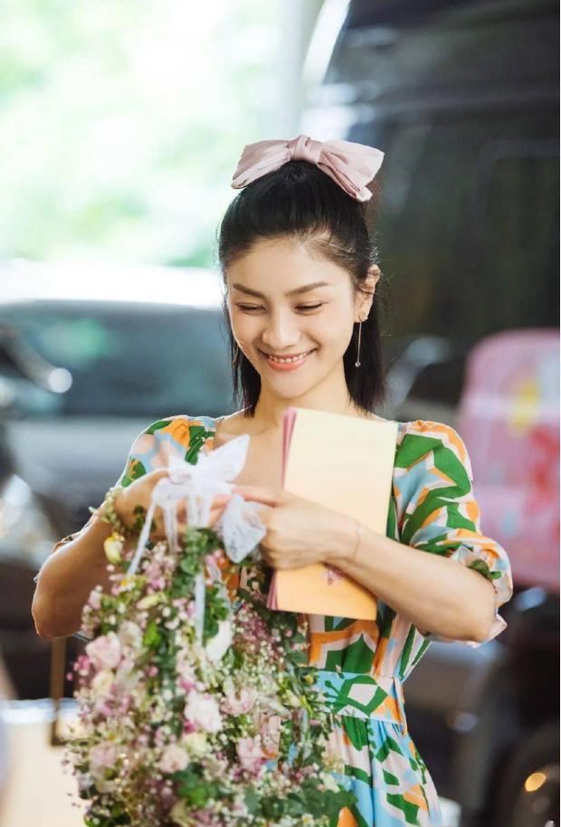 蝴蝶结发饰怎么戴两侧才好看,蝴蝶结发饰怎么戴在头上才好看