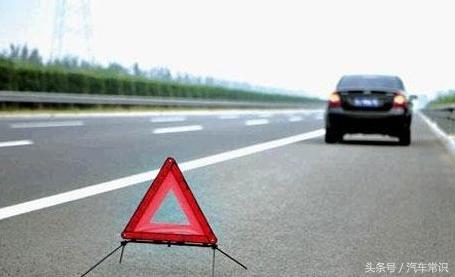 开车路上抛锚怎样换备胎,开车时轮胎爆胎如何自救