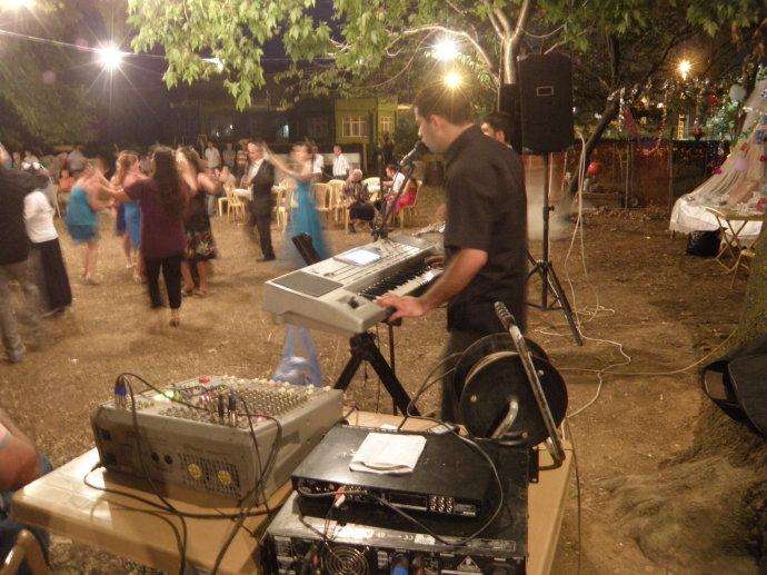 中老年自娱自乐弹电子琴的方法,老年自学电子琴有书吗