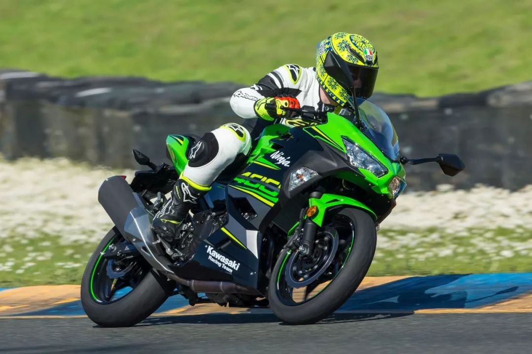 2022年小忍者400介绍,国产小忍者400能跑过250吗