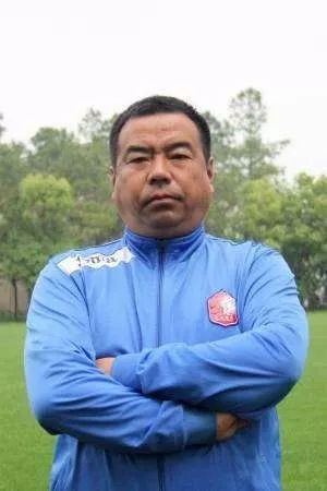 委内瑞拉国脚加盟*疆新**雪豹身披10号新赛季*疆新**大打青春牌