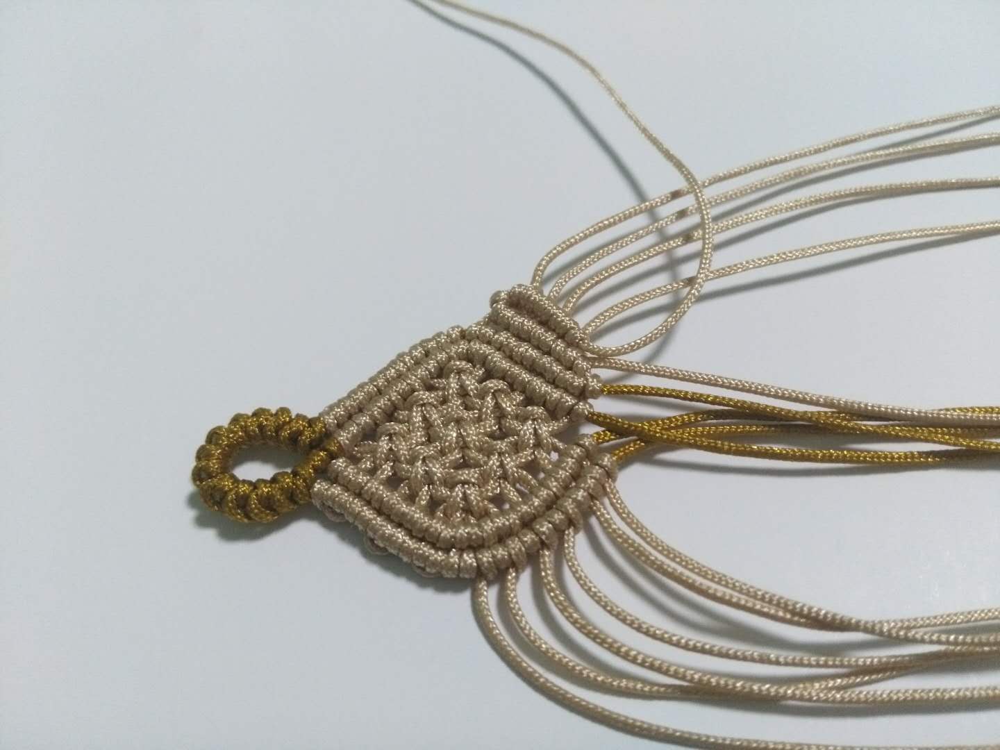 编绳花做法,手绳复杂编织教程