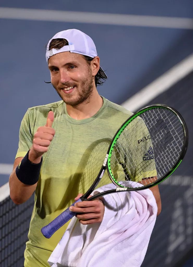 反戴帽子给人的感觉,反戴帽子有什么说法