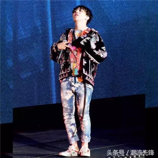 剃了板寸依旧帅气的男生,gd入伍后的样子