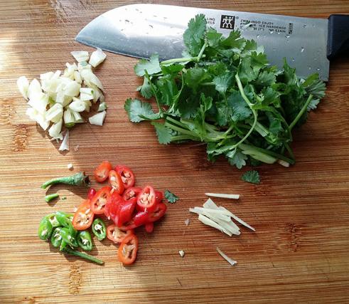 核桃仁炒什么好吃又营养,凉拌木耳花生核桃仁