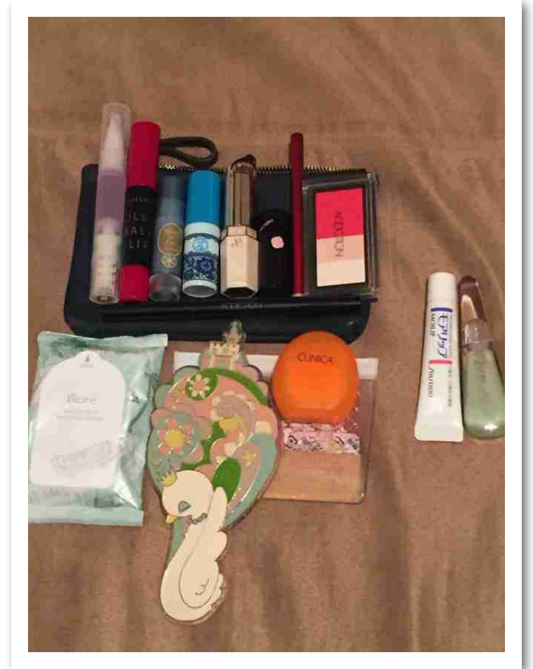 日本化妆包里面装什么东西,日本女生化妆包里有什么