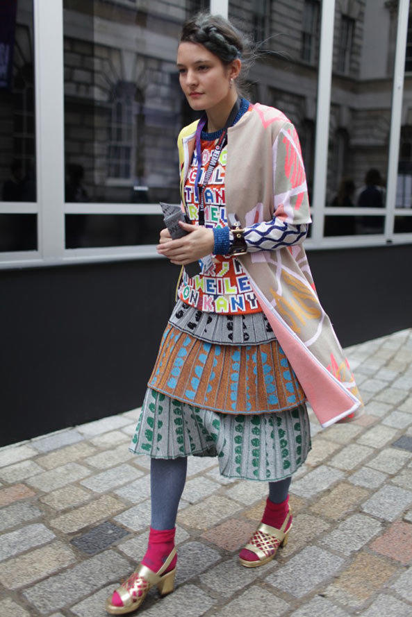 冬天露腿怎么穿袜子才不裂开,冬天如何露袜子