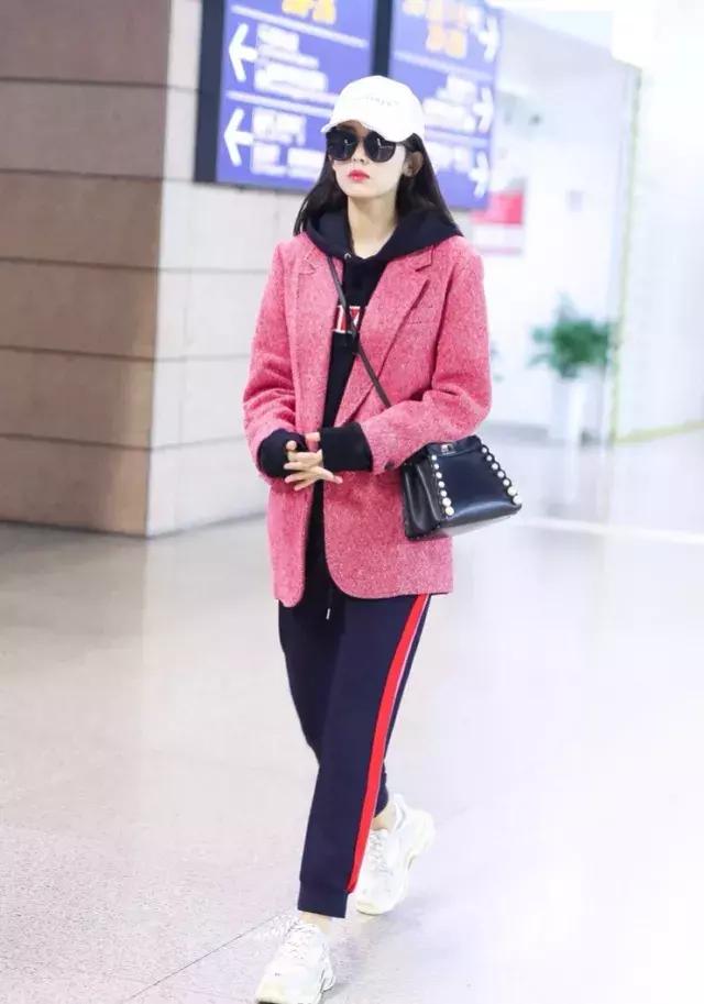 杨幂同款卫衣穿搭,杨幂同款卫衣如何搭配