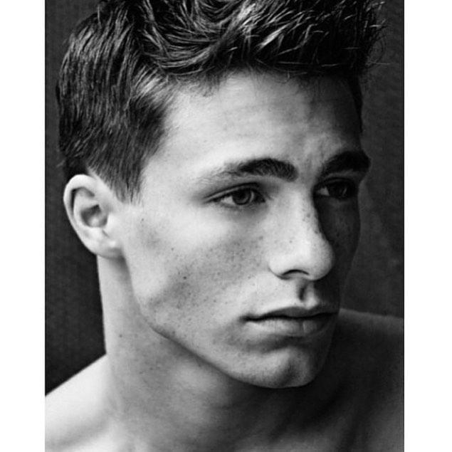 做平板卧推为什么肩部弹响,平板卧推肩膀疼还能继续练吗