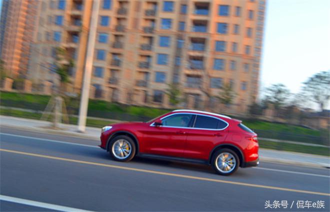 阿尔法罗密欧stelvio照片,阿尔法罗密欧stelvio和什么最像