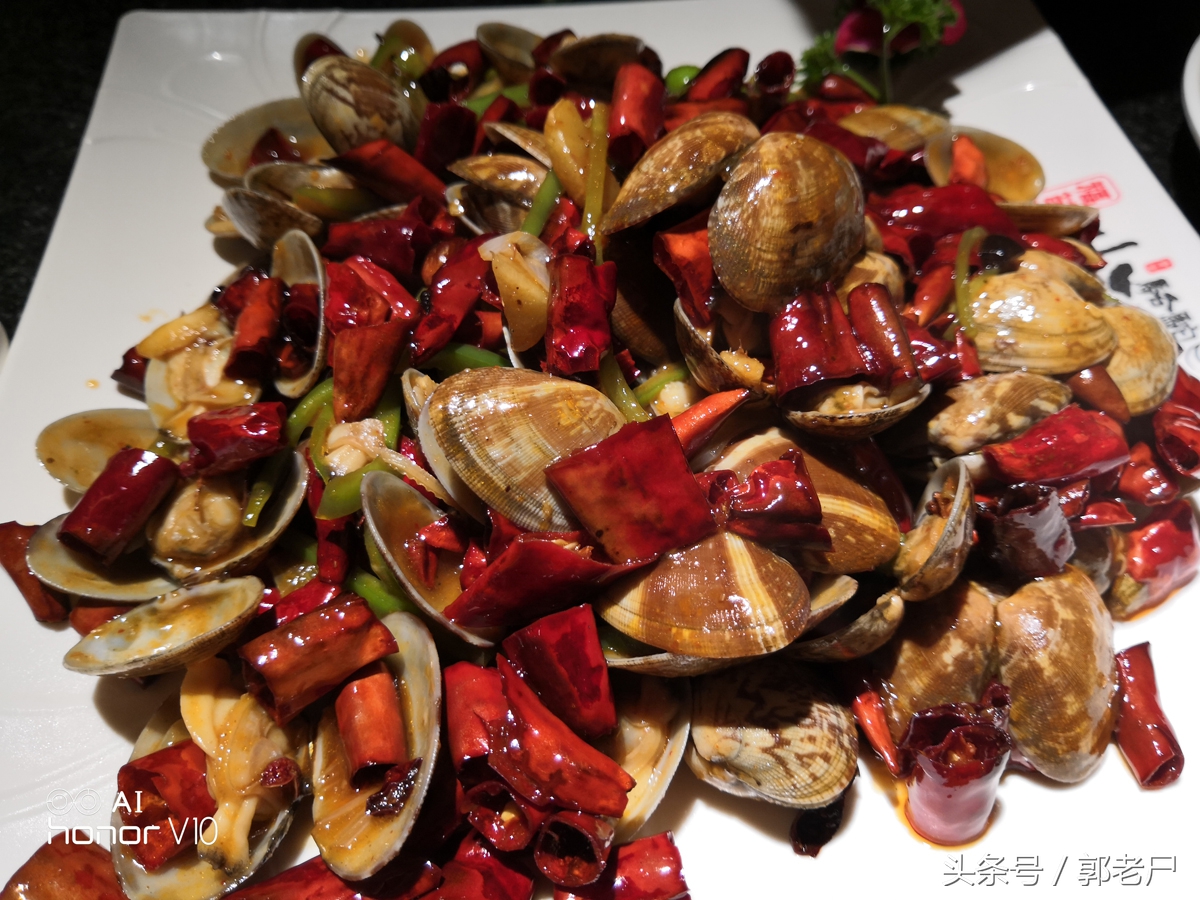 荣耀V10体验：一款最不像全面屏的全面屏手机