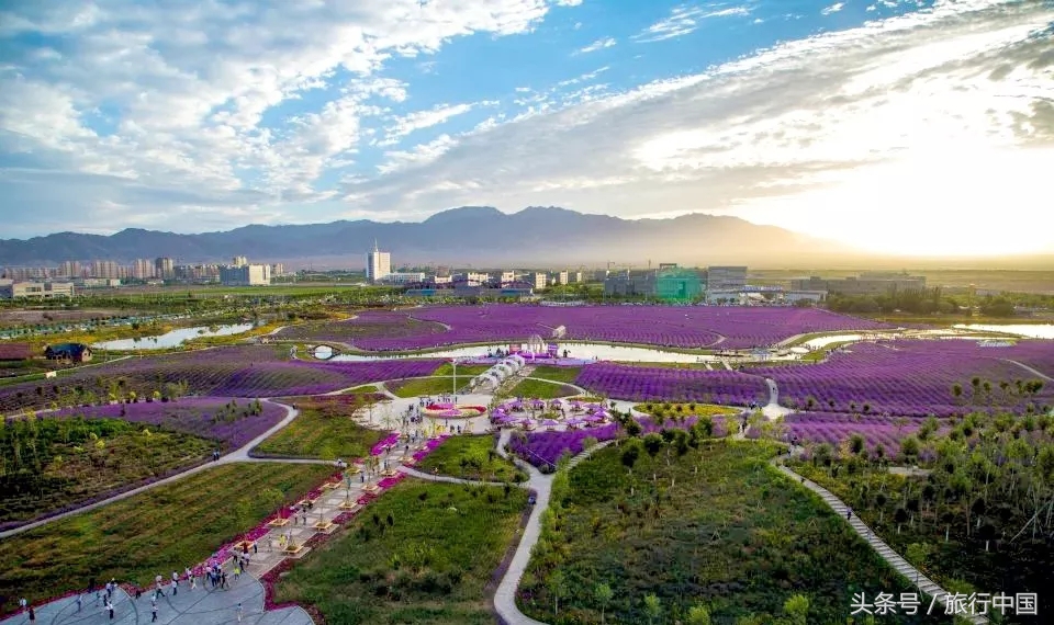 旅游最美的风景在火车上,一张火车票走遍中国最美的地方