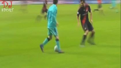 ohmygod,梅西竟对着这么多球员的裆部干那种事！