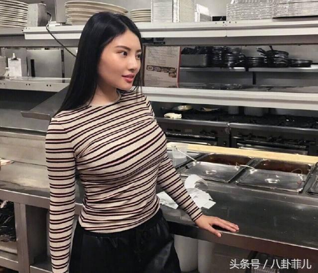 大嫂徐冬冬新年晒照蜂腰抢镜,大嫂徐冬冬依然霸气侧漏