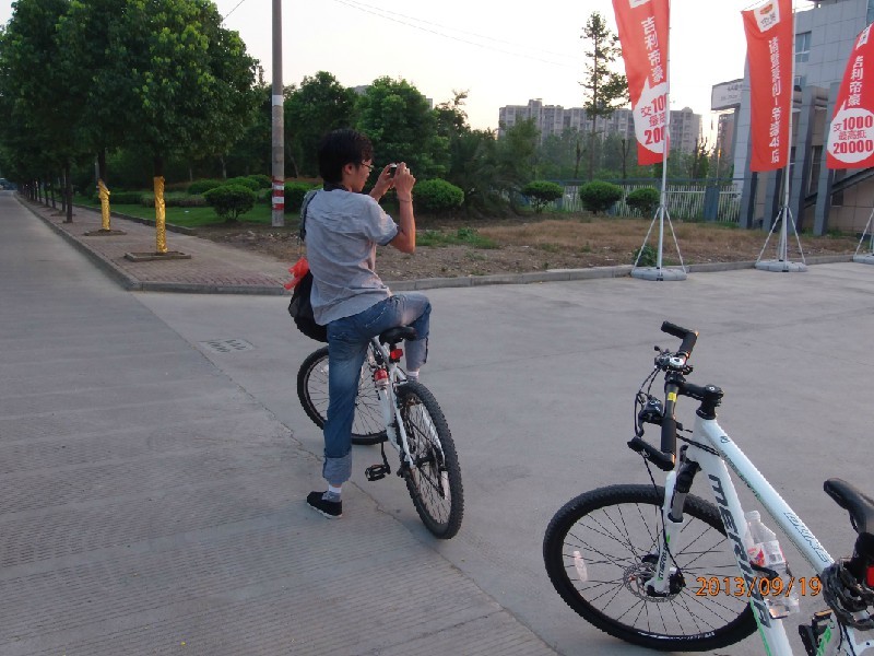 第一辆自行车1000块钱以下合适吗,世界第一辆自行车1790年