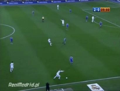 禁区弧顶任意球这几脚堪称世界级,十大经典破门任意球