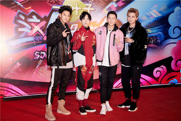 七岁小孩跳街舞很酷的感觉 (小孩喜欢跳的街舞又简单又好玩)