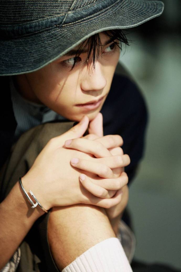 易烊千玺和杨幂谁更帅 (杨幂易烊千玺穿衣搭配)