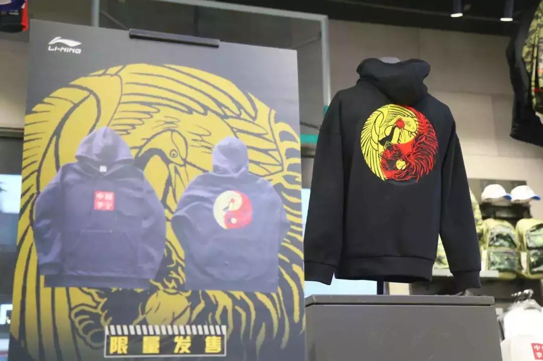 李宁短袖21巴黎时装周限定开箱,李宁巴黎时装周樱花限定版