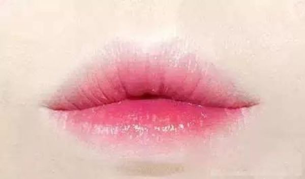 减龄秘籍学谭松韵穿出少女感,冬季怎么扎头发减龄又好看少女