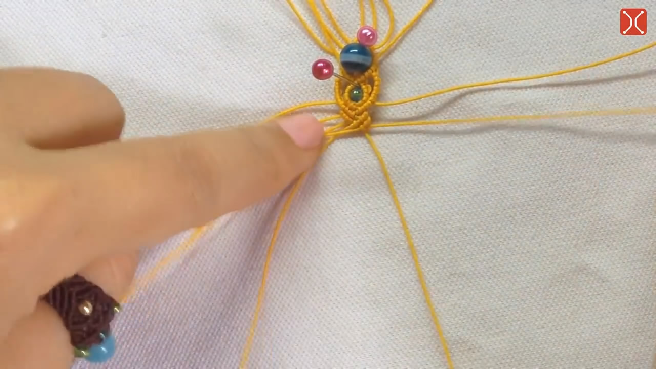 珠子手工编织戒指教程视频,一根线编玫瑰戒指编织方法