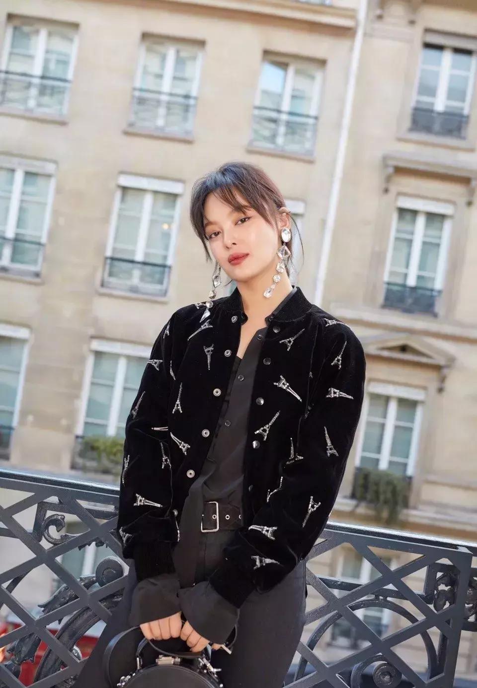 今年春天衬衫最新穿法，不时髦都不行，太有气质了